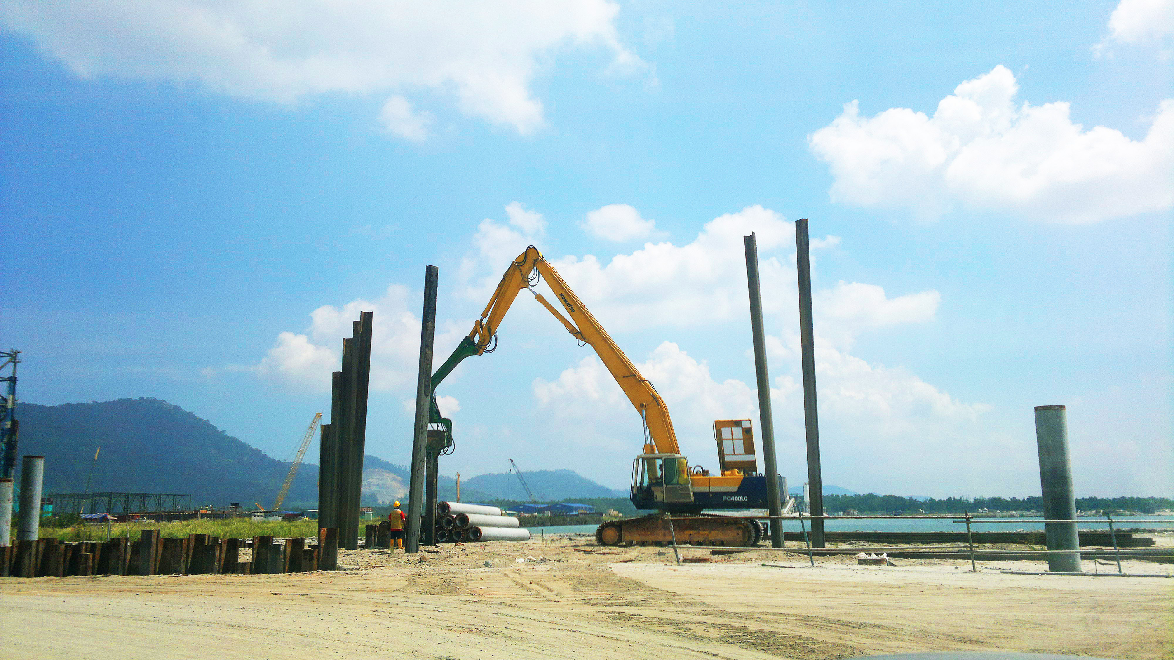 Sheetpiles works at manjung powerplant Dassin Piling Engineering Sdn Bhd